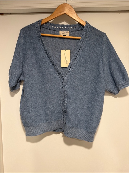 Universal Thread Sweaters - Universal thread women’s Dusty Blue Short-Sleeve V-Neck cardigan Large